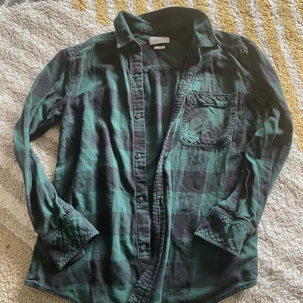 ARITZIA. TNA. Green flannel shirt. Size small.